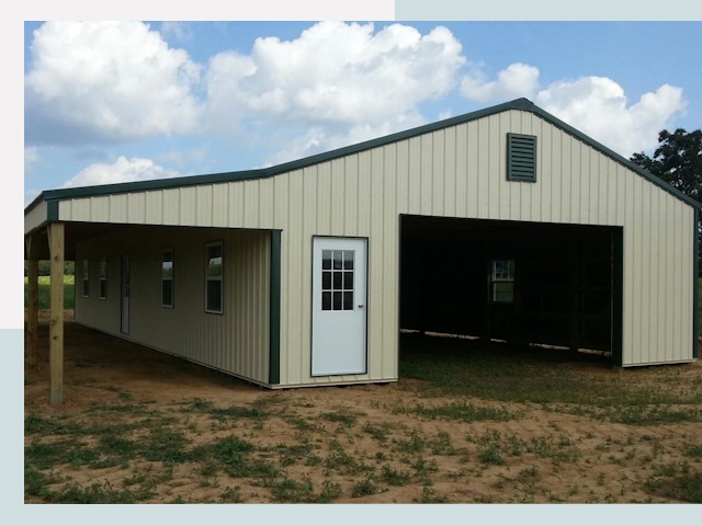 Строительство конюшен в Назарове